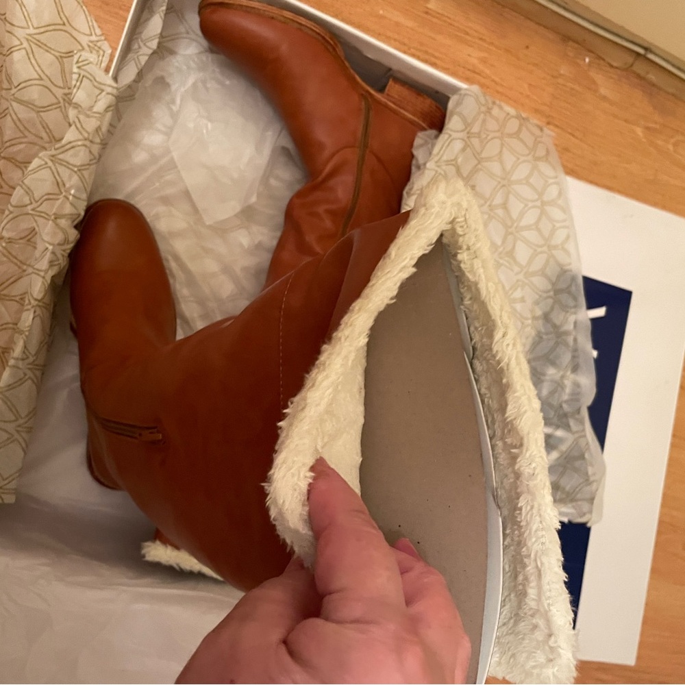 Over the knee high Cognac Vegan Boots with fur inside - Picture 3 of 5